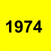 1974. In diesem Jahr wurden die ersten Tennisbälle geschlagen.