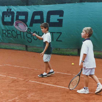 Kleinfeld-Tennis auf dem Centercourt 1996. Links: Gero