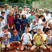 Clubwirtin Jana, Trainer und Kinder beim Feriencamp 1994