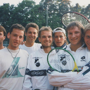 Die 1. Herren in ihrem vorletzten Jahr (1995): Trainer Michael, Michael, Ted, Andreas, Tobi, Wolfgang und Markus. Es fehlt Guido.