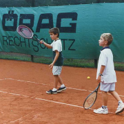 Kleinfeld-Tennis auf dem Centercourt 1996. Links: Gero