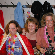 Die Damen 40/2 vor ihrem Auftritt bei der Nikolausparty 2003