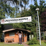 Manfred organisierte zum letzten Mal den Jazzfrühschoppen (2004).