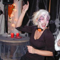 Delia auf der Halloween-Party 2005