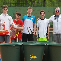 Tennis-Pong mit Michael, Jannik, Jonas, Conrad, Luis, Markus  und Jürg.