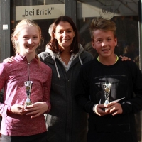 StM 2016 Jugend: Jolina und Jasper (Zweite U14 Mixed) mit Turnierleiterin Steffi.